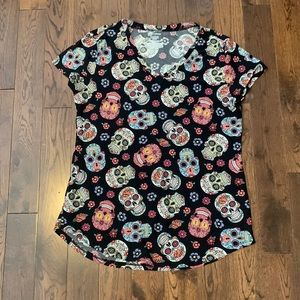 XL Sugar skulls v neck tshirt